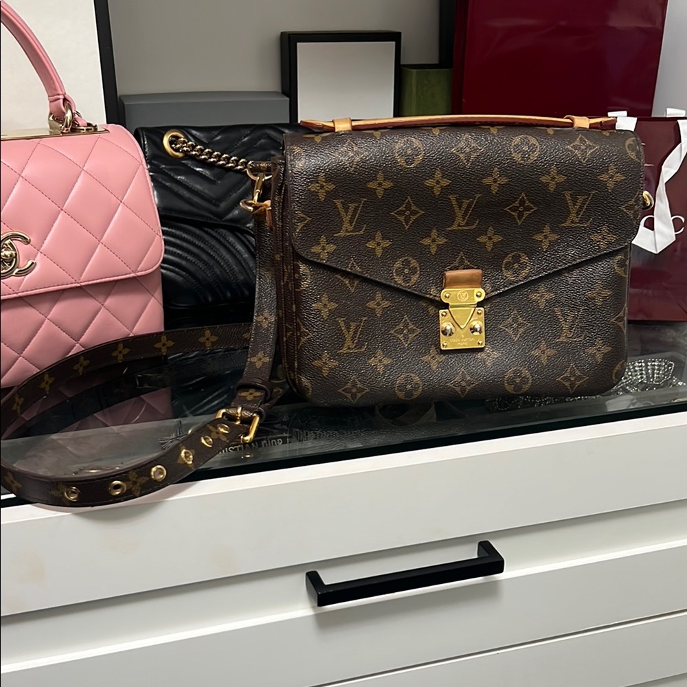 Louis Vuitton Monogram Pochette Métis